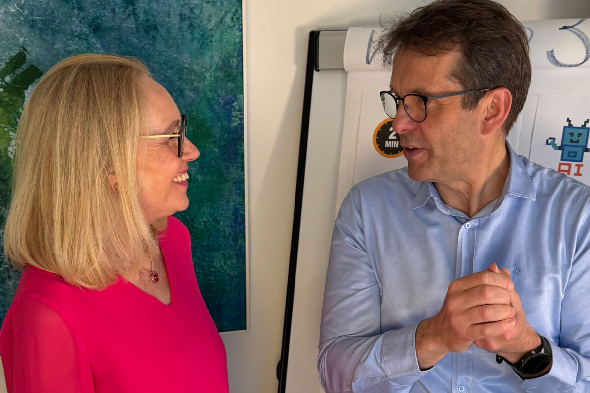 Be om hjälp. Ingrid Hegg och Jan Winstedt. Vad förhalar du?